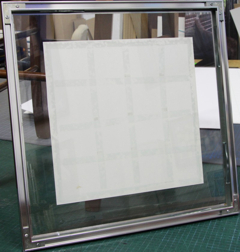 Оформление постера в алюминиевом профиле между двух стекол